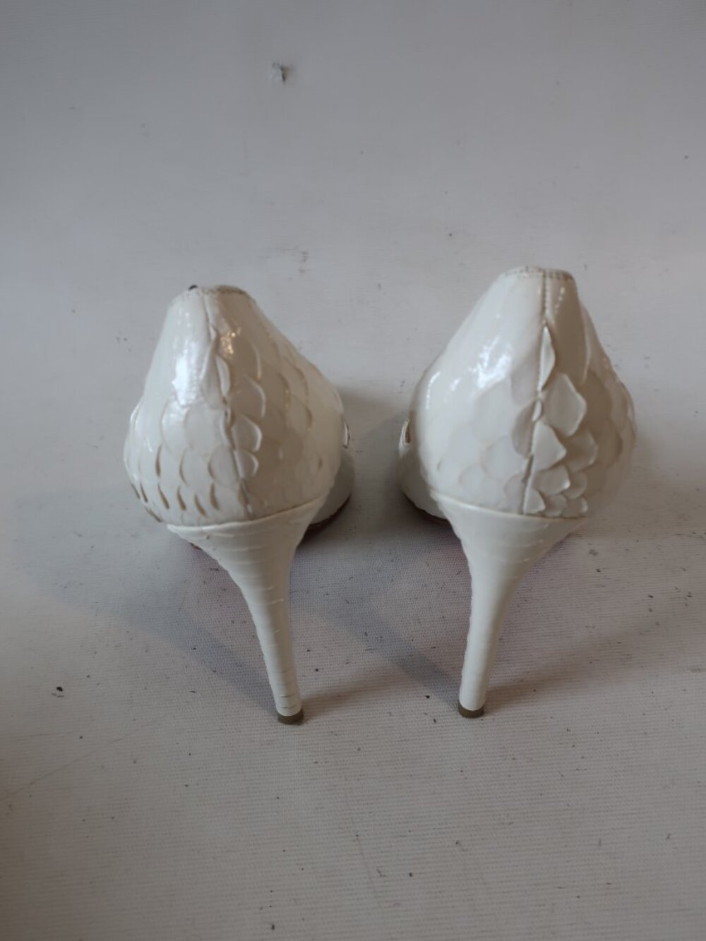 Authentic Christian Louboutin White So Kate Python Leather Heel Pump 38.5 US/8.5 - Picture 10 of 16